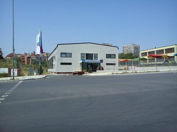 плувен басейн делфини Възраждане