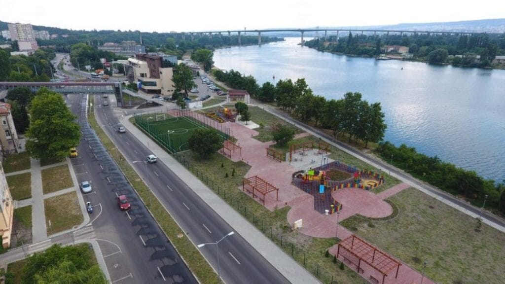 гледка от високо на част от парк Аспарухово