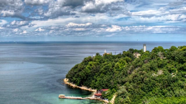 фар галата отдалеч