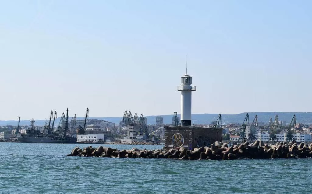 морски фар на морска гара Варна