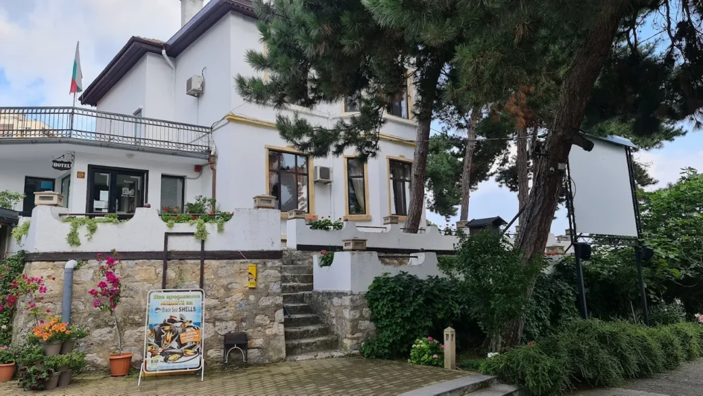 бялата къща хотел