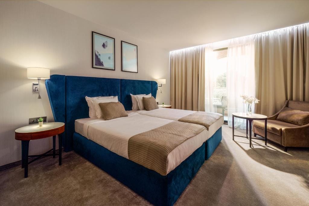astor garden hotel