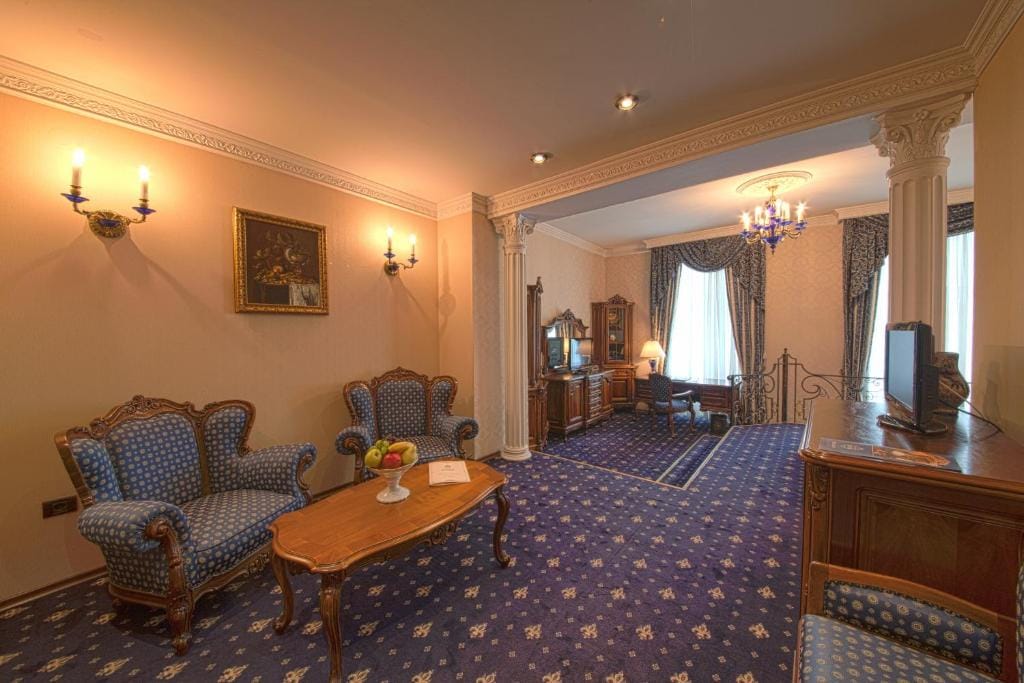 grand hotel london