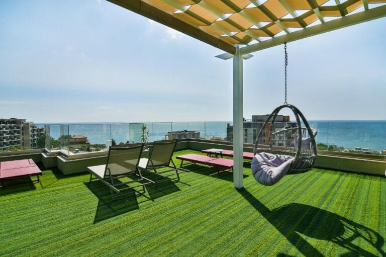 sea lounge