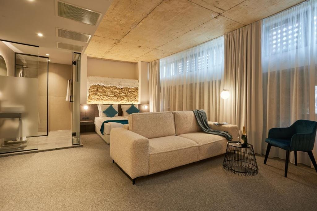 Bizarre Boutique Hotel