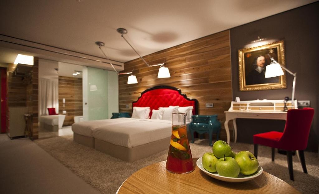 hotel gallery graffit