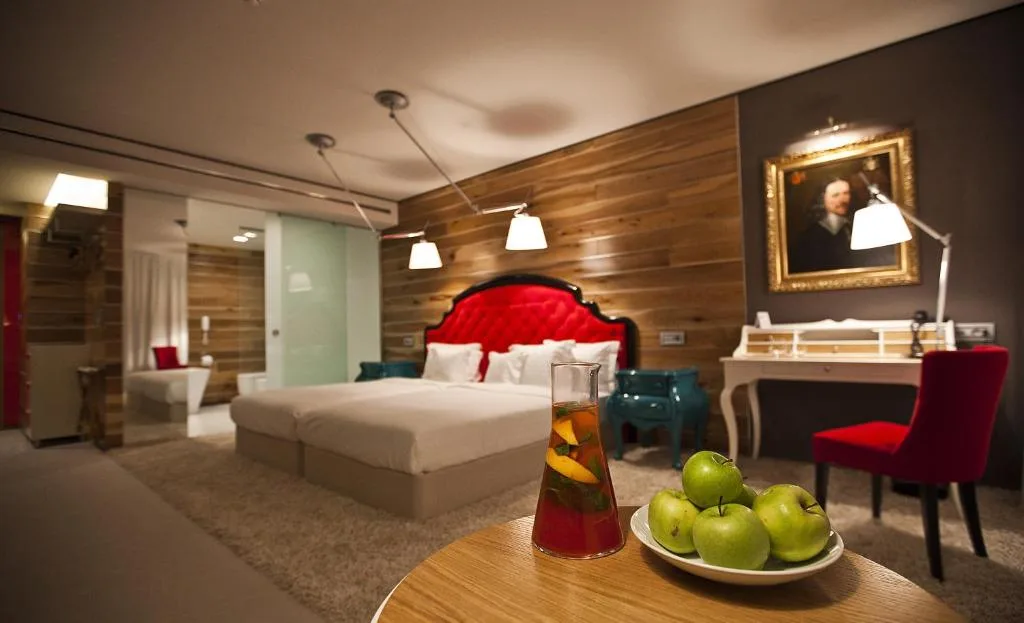 hotel gallery graffit